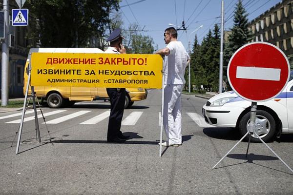 Личный автотранспорт не пропускают к кладбищам Ставрополя 25 апреля